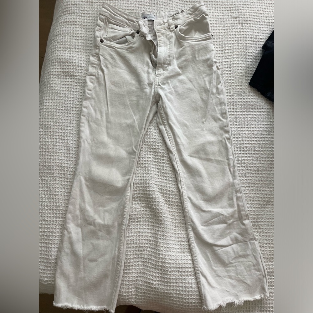 Zara jeans, mid rise white, size USA 6
